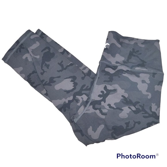 Zyia Athletic Woman’s Camo Cropped Sportswear Leggings - Picture 1 of 4